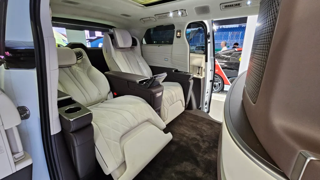 Denza d9 interior cabin