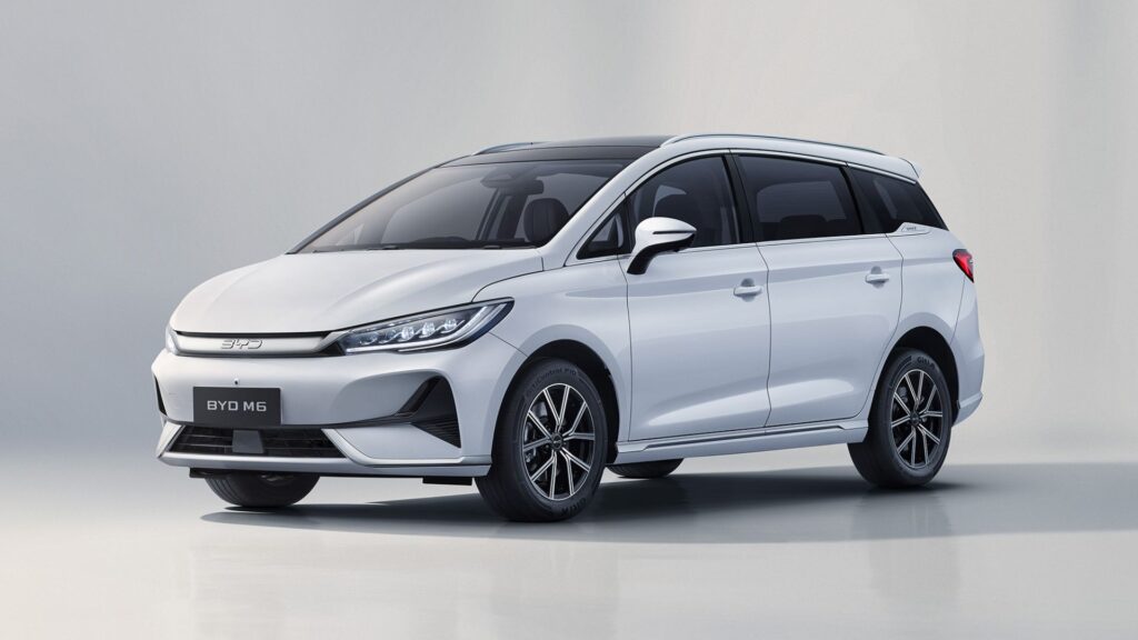BYD M6