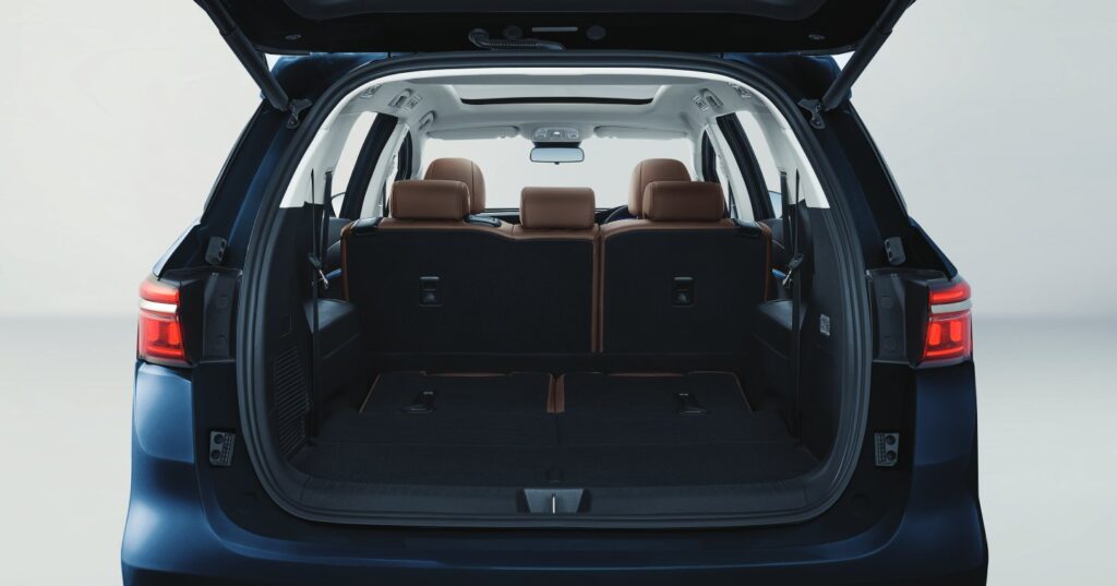 BYD M6 Trunk