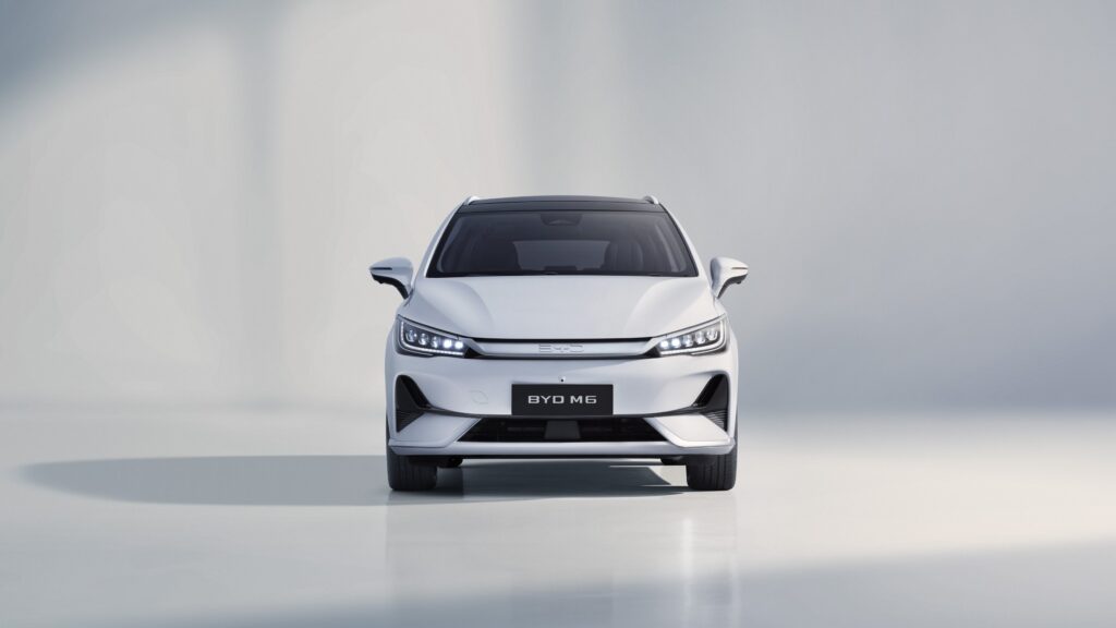 BYD M6 Front View