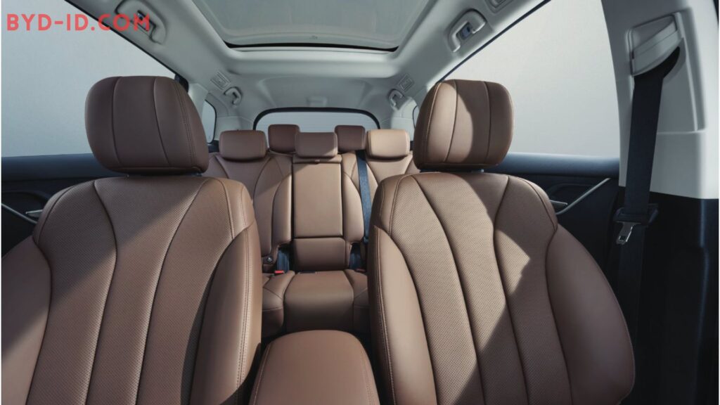 BYD M6 Seat Cabin