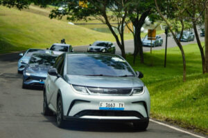 MOBIL LISTRIK BYD DI JALANAN INDONESIA
