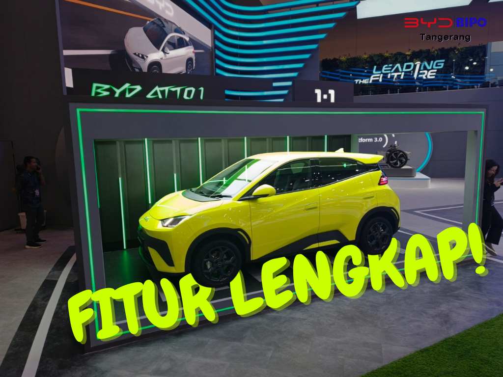 BYD Atto 1 warna kuning dipamerkan di booth BYD Bipo Tangerang dengan tulisan fitur lengkap